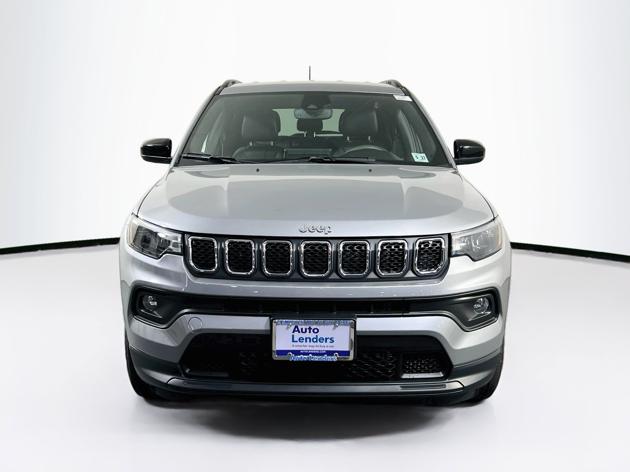Used 2023 Jeep Compass Latitude AWD/4WD image 2