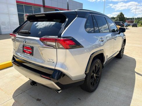 Used 2023 Toyota RAV4 XSE AWD/4WD image 4