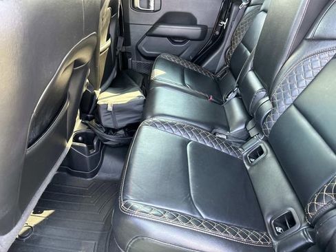 Used 2021 Jeep Gladiator Overland image 17