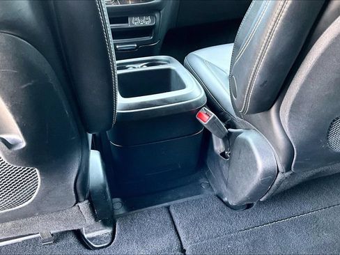 Used 2025 Chrysler Pacifica Select FWD image 33