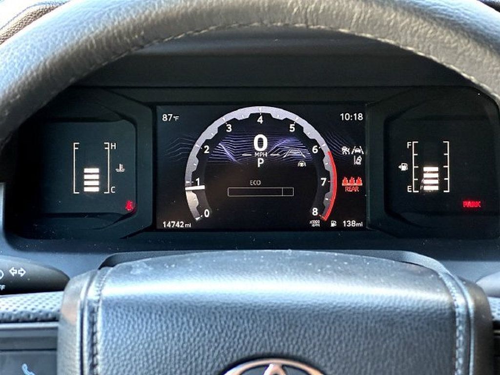 Certified 2025 Toyota Tacoma SR5 w/ SR5 Upgrade Package AWD/4WD image 22