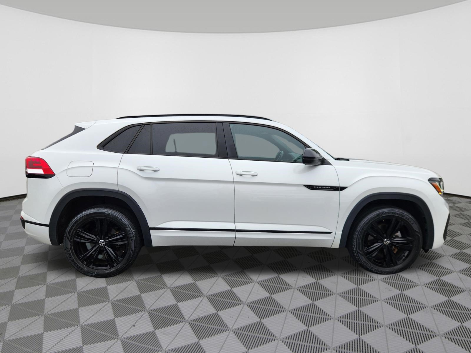 Certified 2023 Volkswagen Atlas Cross Sport SEL R-Line AWD/4WD image 6