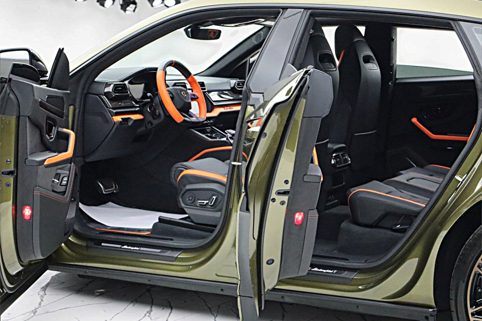 Used 2026 Lamborghini Urus SE AWD/4WD image 7