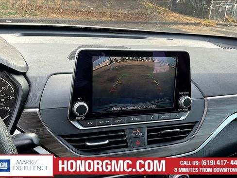 Used 2025 Nissan Altima 2.5 SV FWD image 14