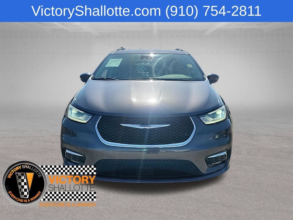Certified 2022 Chrysler Pacifica Touring-L FWD image 3