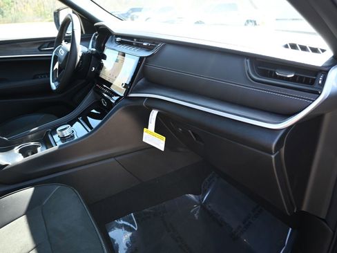 New 2026 Jeep Grand Cherokee Altitude image 24