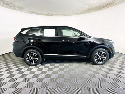 Used 2024 Kia Sportage EX AWD/4WD image 2