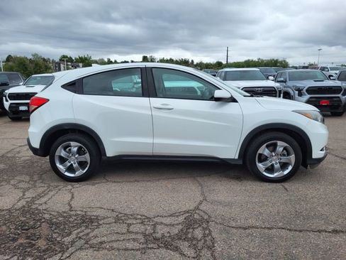 Used 2017 Honda HR-V LX image 7