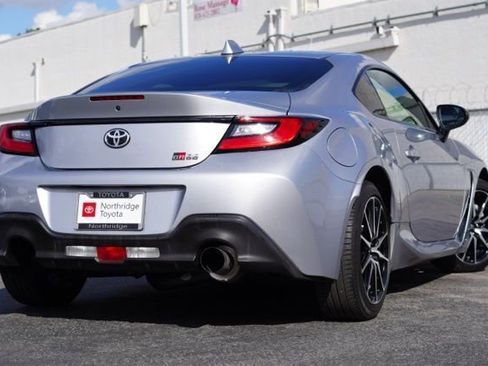 Used 2022 Toyota GR86 image 6
