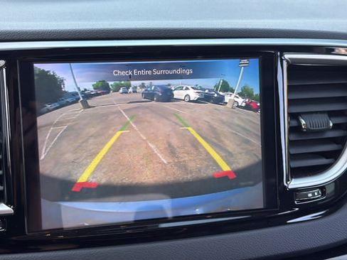 Used 2024 Chrysler Pacifica Touring-L FWD image 21