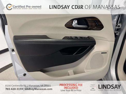 Used 2022 Chrysler Pacifica Limited FWD image 18