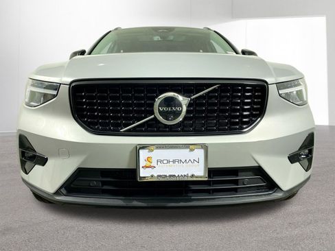 Used 2025 Volvo XC40 B5 Plus image 26
