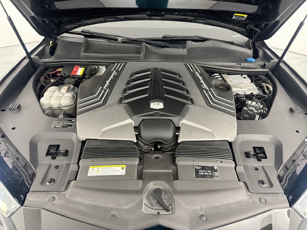 Used 2022 Lamborghini Urus AWD/4WD image 32
