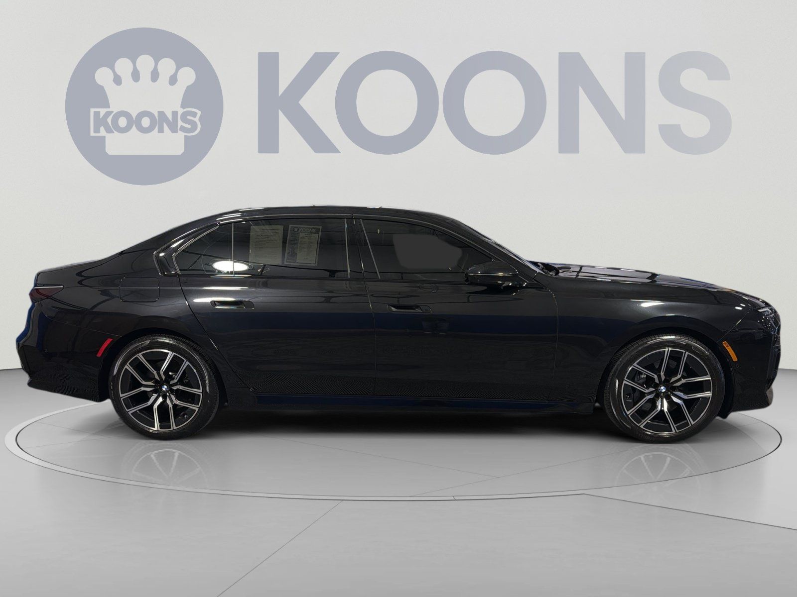 Used 2023 BMW 740i w/ Parking Assistance Package RWD image 8