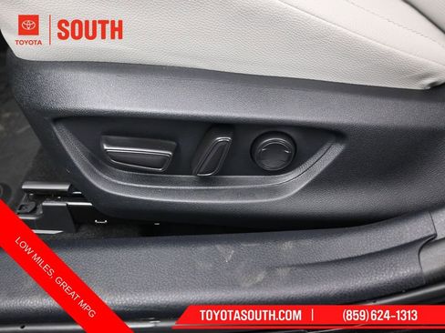 Used 2025 Toyota Camry XLE image 24