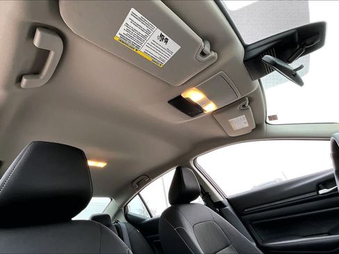 Used 2025 Nissan Altima 2.5 SV image 13