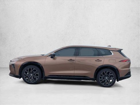 Used 2025 Toyota Crown Signia w/ Advanced Technology Package image 8