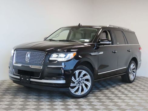 Used 2022 Lincoln Navigator Reserve image 1