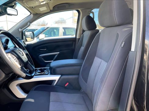Certified 2023 Nissan Titan SV w/ SV Convenience Package image 9