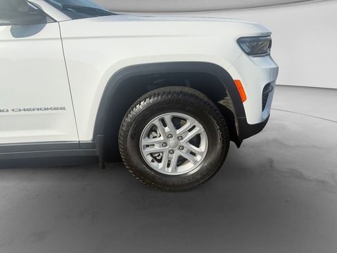 Used 2025 Jeep Grand Cherokee Laredo w/ Luxury Tech Group I image 29
