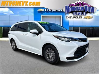 Used 2022 Toyota Sienna LE w/ LE Plus Package