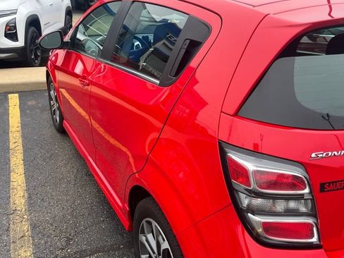 Used 2017 Chevrolet Sonic LT w/ Fun and Sun Package FWD image 4