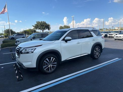 Used 2022 Nissan Pathfinder Platinum w/ Cargo Package FWD image 11
