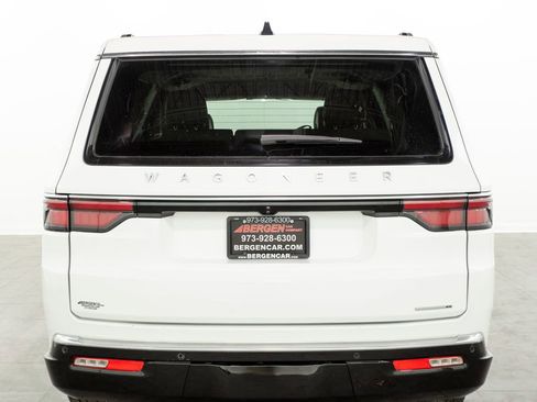Used 2024 Jeep Wagoneer L Series II image 16