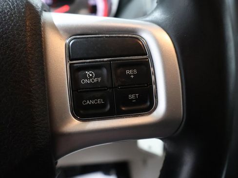 Used 2018 Dodge Grand Caravan SE w/ UConnect Hands-Free Group image 30