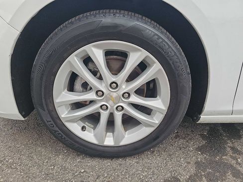 Used 2017 Chevrolet Malibu LT image 23