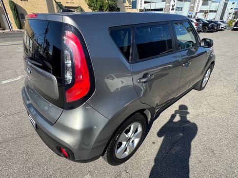 Used 2017 Kia Soul FWD image 4