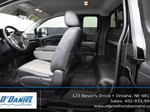 Used 2017 Nissan Titan S AWD/4WD image 34