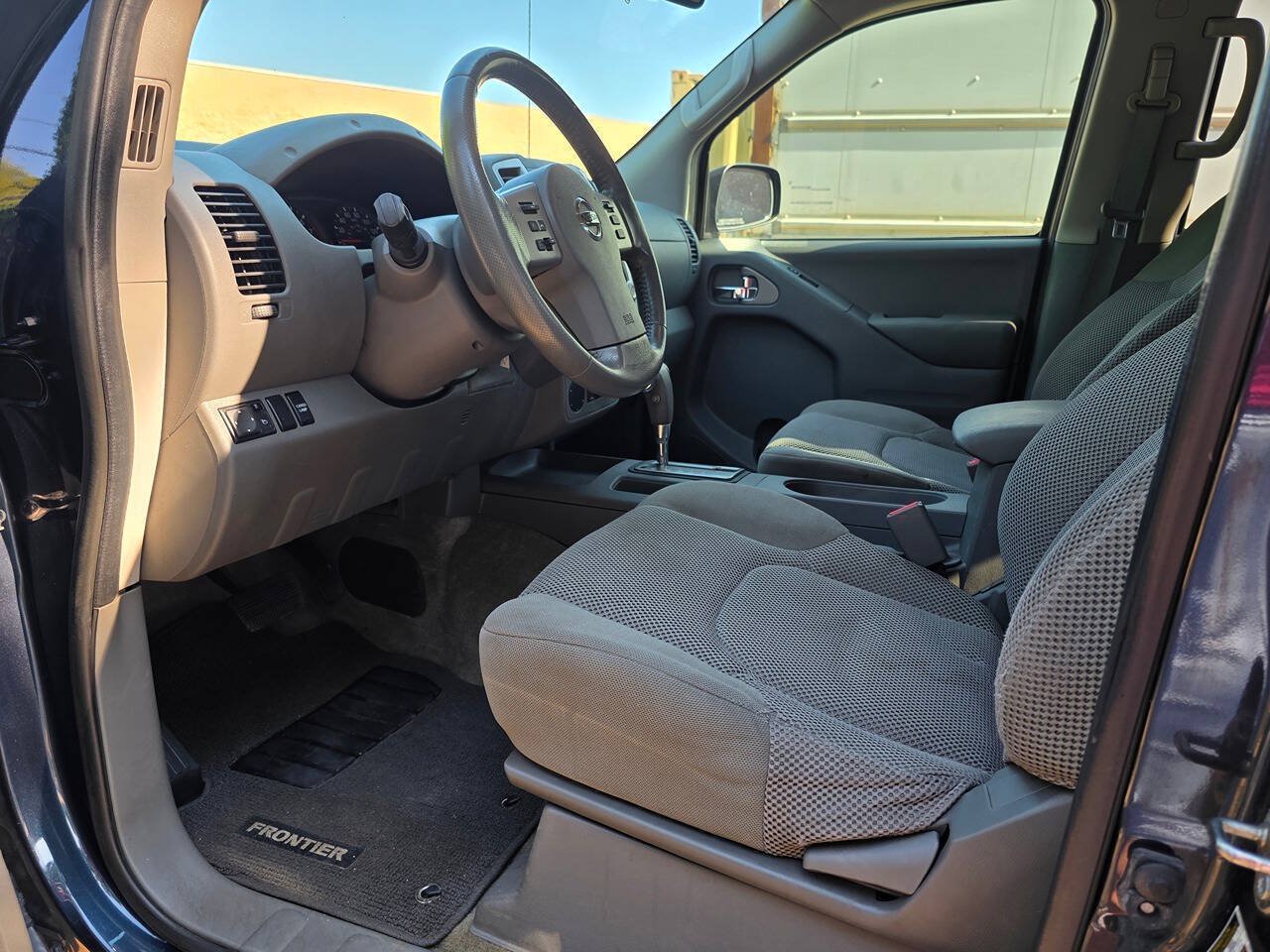Used 2017 Nissan Frontier SV w/ SV Value Truck Package RWD image 13