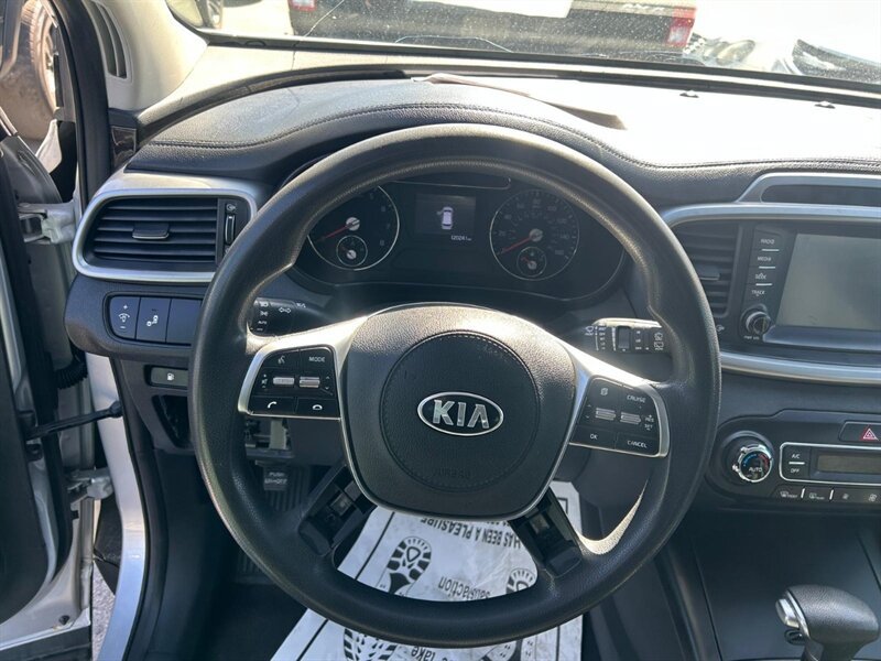 Used 2019 Kia Sorento AWD V6 image 12