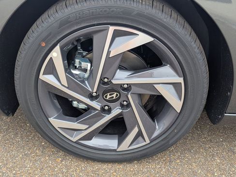 New 2026 Hyundai Elantra Limited image 25