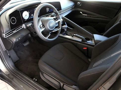 Used 2024 Hyundai Elantra SEL image 10