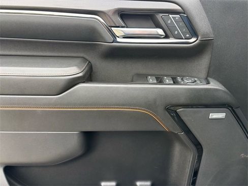 Used 2024 GMC Sierra 2500 AT4 image 24