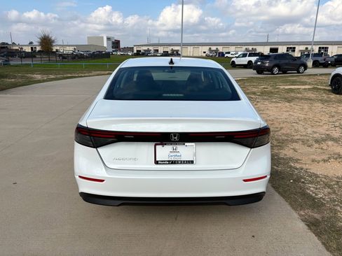 Certified 2025 Honda Accord SE image 7
