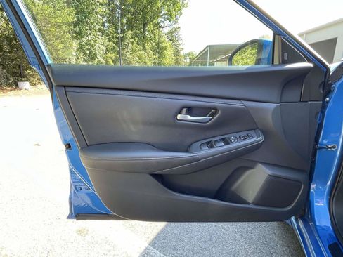 Used 2024 Nissan Sentra SV FWD image 15