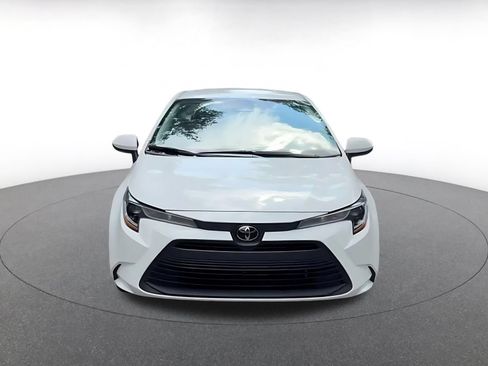 Used 2025 Toyota Corolla LE FWD image 4
