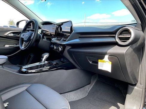 New 2026 Chevrolet Trax ACTIV w/ Sunroof Package FWD image 9