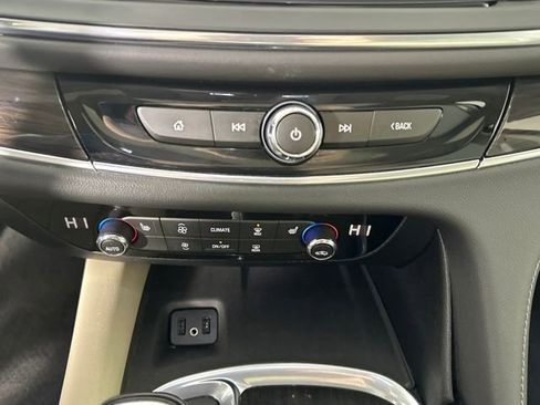 Used 2019 Buick Enclave Essence image 23