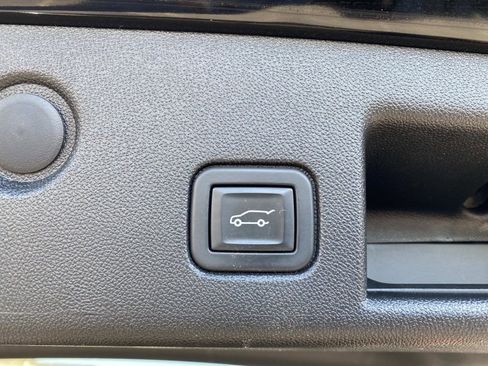 Used 2022 Chevrolet Equinox Premier image 9