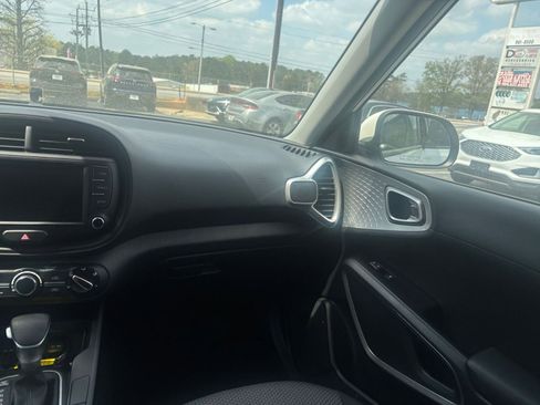 Used 2025 Kia Soul LX w/ LX Technology Package image 33