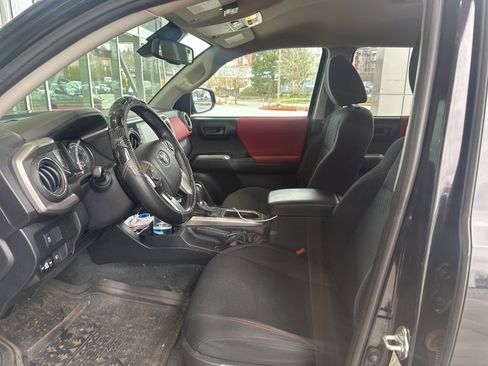 Certified 2021 Toyota Tacoma SR5 image 3