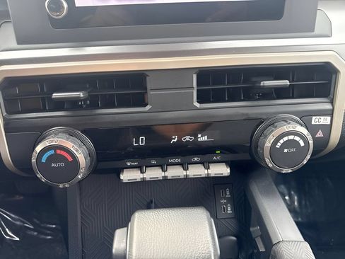 Used 2025 Toyota Tacoma TRD Off-Road AWD/4WD image 11