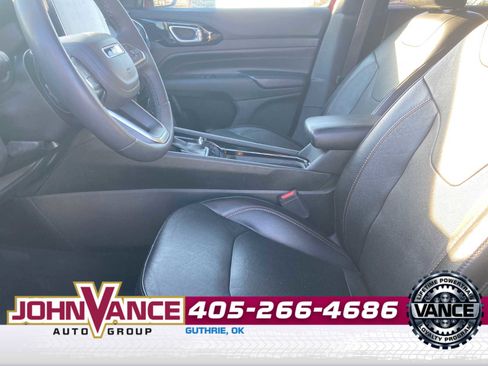 Used 2023 Jeep Compass Limited image 3