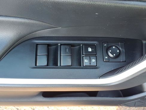 Used 2025 Toyota RAV4 LE AWD/4WD image 20