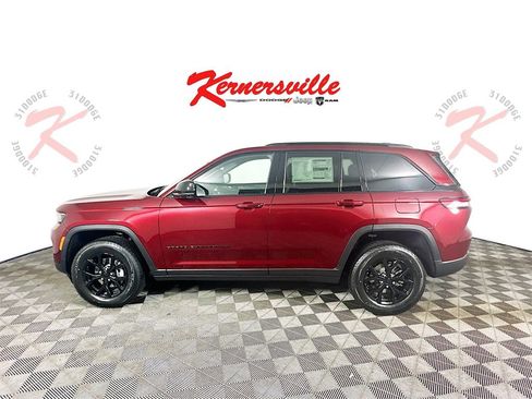 New 2025 Jeep Grand Cherokee Altitude image 4