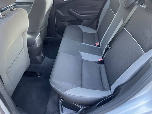 Used 2014 Ford Focus SE w/ SE Winter Package FWD image 11